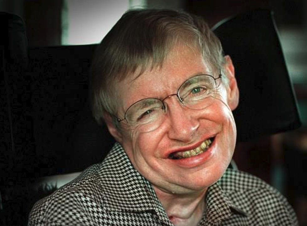 Nejdéle s nemocí přežil světoznámý astrofyzik Stephen Hawking. Doktoři mu nemoc diagnostikovali v 21 letech, nakonec se dožil důstojných 76 let