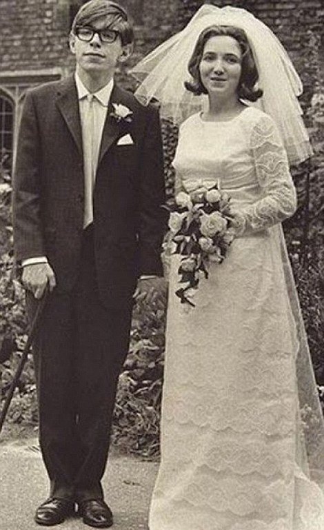 Stephen Hawking s manželkou na svatbě.