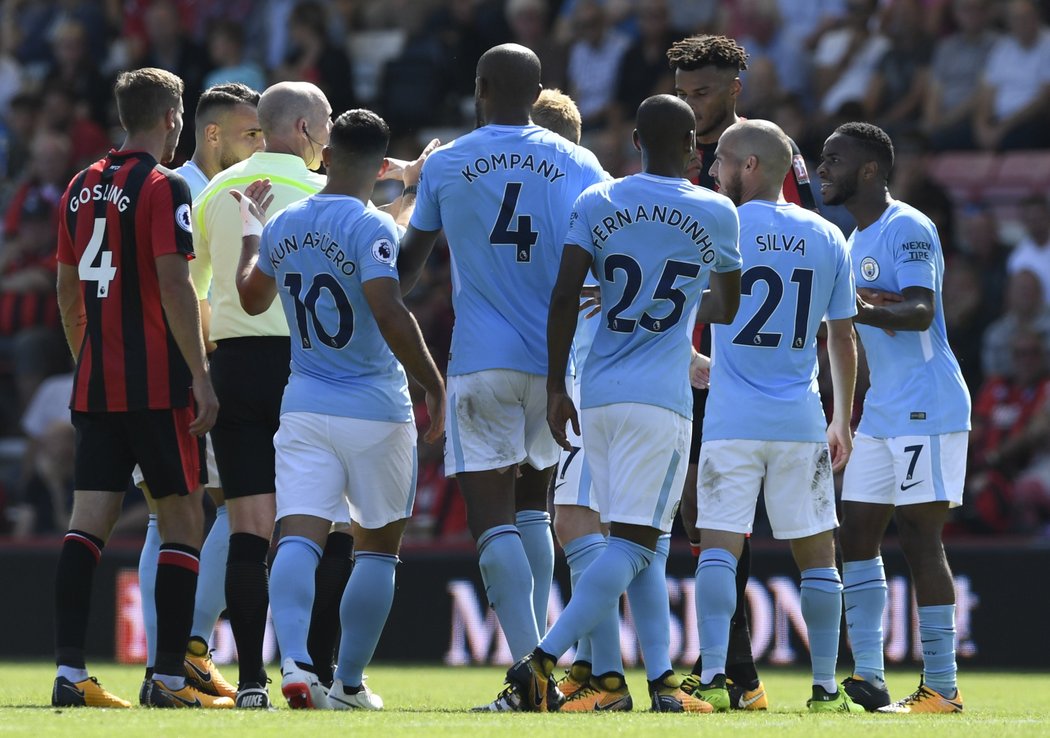 Záložník Manchesteru City Raheem Sterling rozhodl zápas v Bournemouthu, pak byl ale vyloučen za oslavu