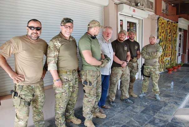 Vůdce batalionu Azov v létě veřejně podpořil i český europoslanec Štětina.