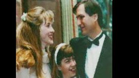 Svatba v roce 1991. Mezi novomanžely stojí nejstarší dcera Lisa, kterou má Steve s jinou ženou