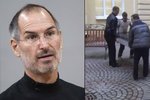V Rusku zničili pomník Steva Jobse.