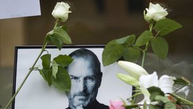 Se Stevem Jobsem se v tichosti rozloučila pouze rodina. Veřejný pohřeb se konat nebude.