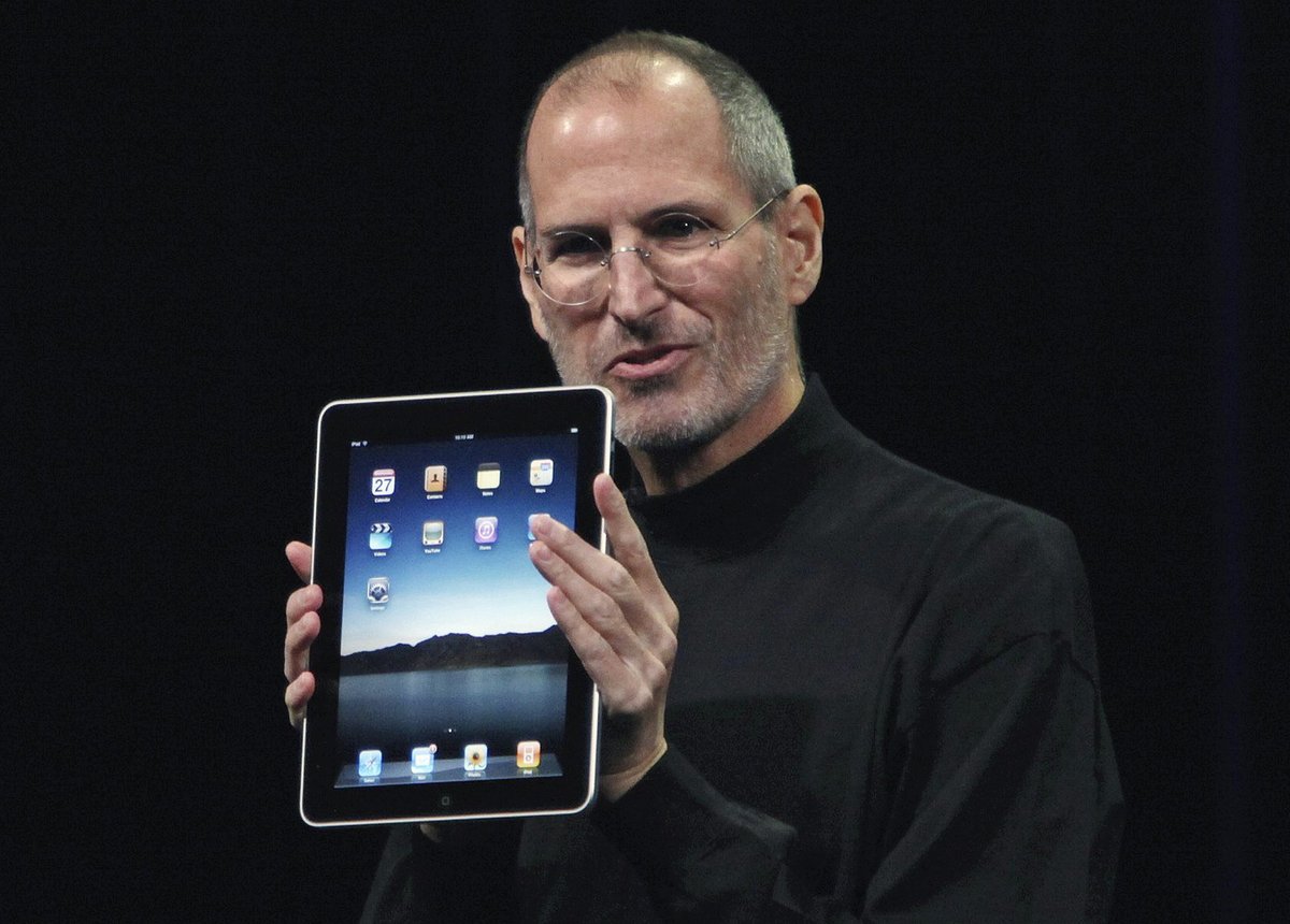 2010 - A nakonec iPad, počítačový tablet.