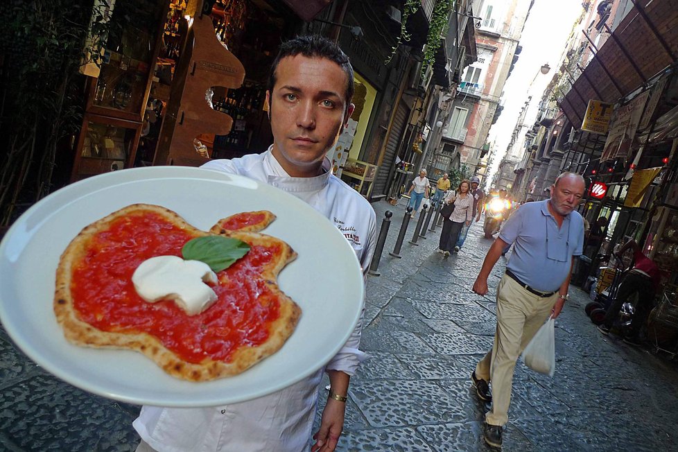 Na památku Jobse byla upečena i pizza ve tvaru jablka