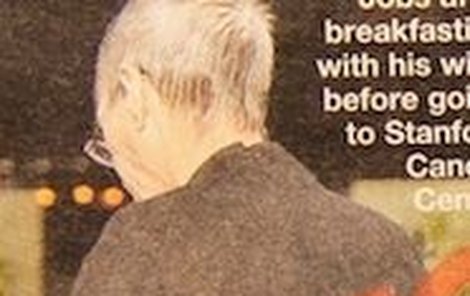 Šokující fotky zveřejnil National Enquirer. Jobs neuvěřitelně zhubl a zřídly mu vlasy – důsledek chemoterapie.