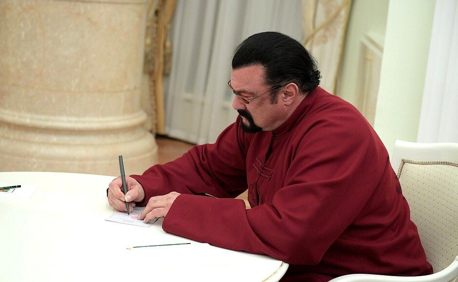 2016: Steven Seagal si přijel do Kremlu pro ruský pas.