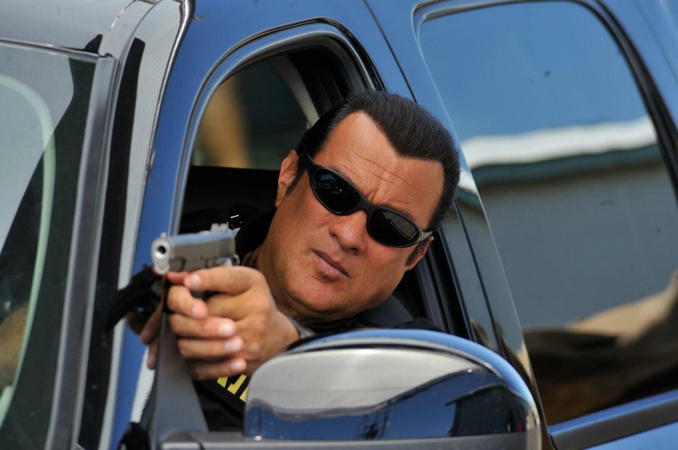 Akční hvězda 90. let Steven Seagal.