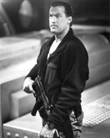 Akční hvězda 90. let Steven Seagal.