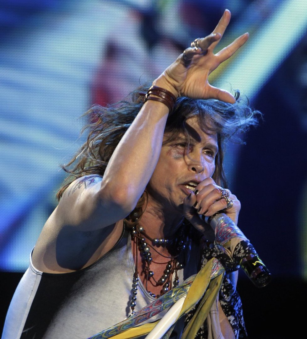 Steven Tyler je zpěvák kapely Aerosmith