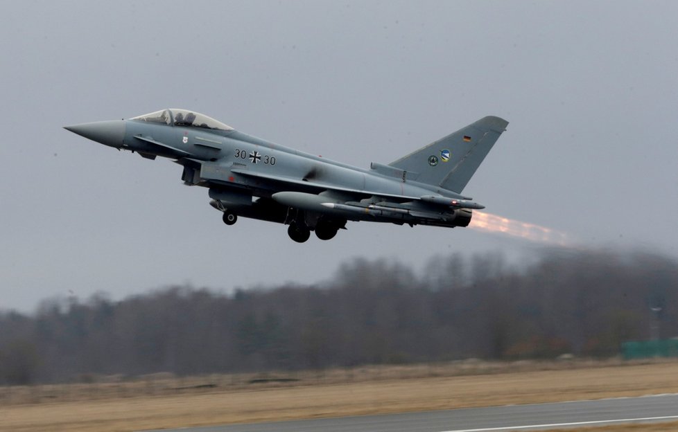 Španělská stíhačka Eurofighter Typhoon 2000 (ilustrační foto)