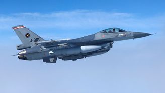 Ukrajina může dostat stíhačky F-16 od Dánska a Nizozemska. USA souhlasí s jejich předáním