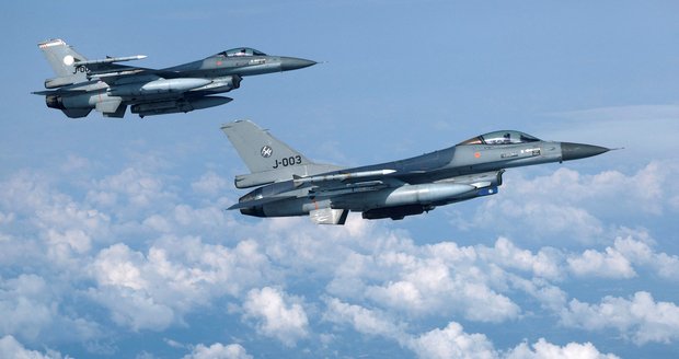 Na Ukrajinu zamíří stíhačky F-16 dříve? USA daly důležitý oficiální souhlas