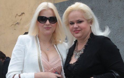 Monika Štiková s dcerou Ornellou dluží Okamurovi 300 tisíc!