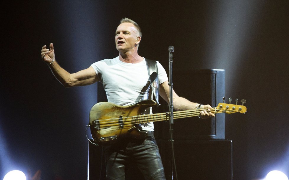 Sting (65) byl frontmanem skupiny The Police, v roce 1985 se vydal na úspěšnou sólovou dráhu.