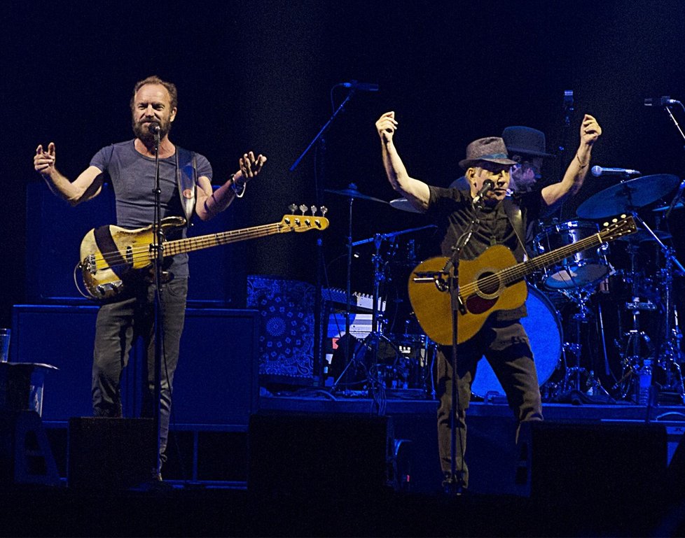 Sting musel odložit pražský koncert s Paulem Simonem kvůli těžné chřipce