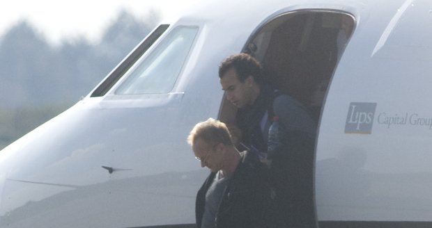 Sting přiletěl do Česka soukromým letadlem.