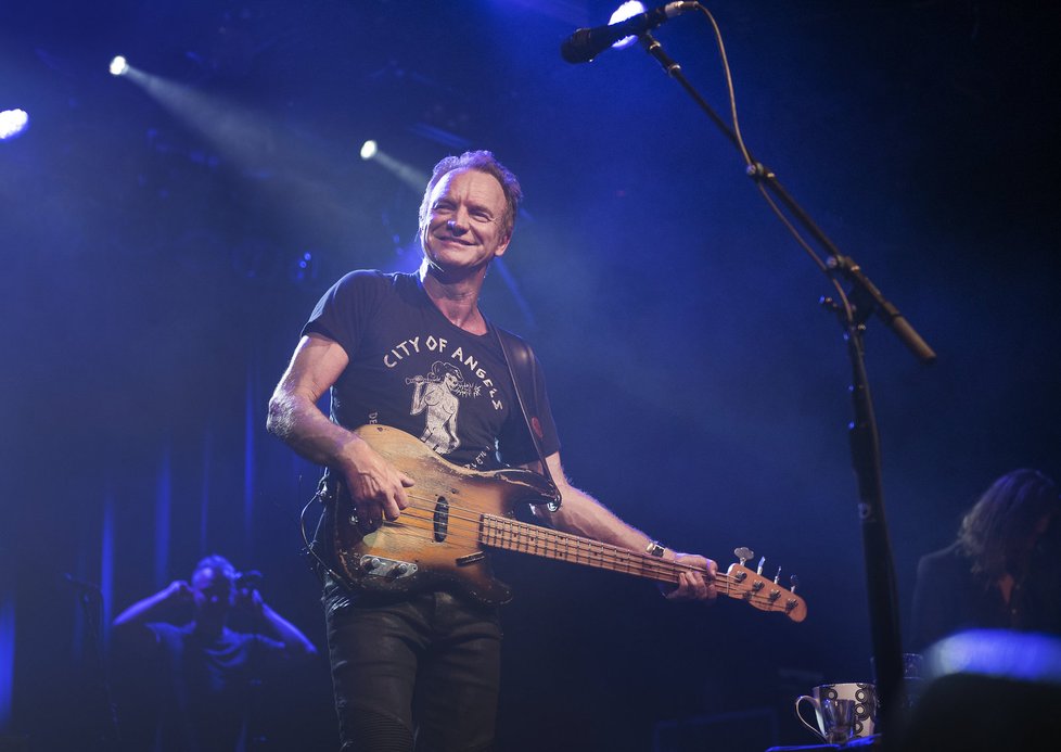 Britský zpěvák Sting zazářil v Norsku a nyní i v Praze.