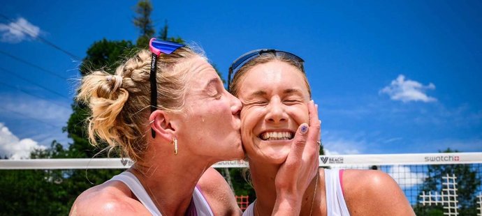 Beachvolejbalistky Marie-Sára Štochlová a Markéta Svozilová