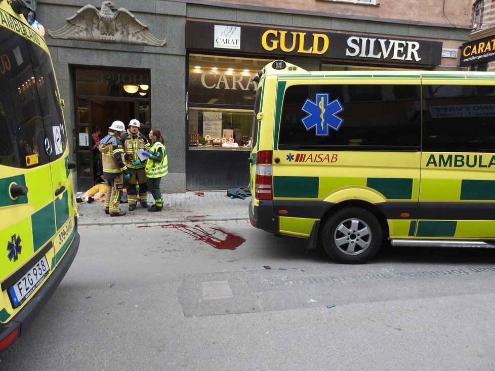 Incident z roku 2017: Nákladní vůz vjel do davu lidí ve Stockholmu.