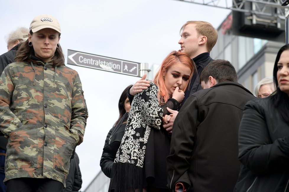 Smutek a strach ve Stockholmu poté, co nákladní vůz vjel do davu lidí.