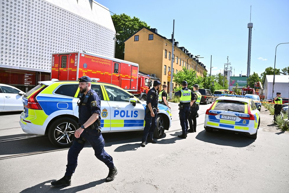 V zábavním parku ve Stockholmu spadl vozík horské dráhy. Při nehodě zemřel jeden člověk. (25. června 2023)
