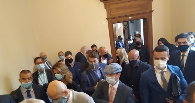 U Krajského soudu v Brně začal proces v tzv. Kauze Stoka. Kriminalisté obvinili 11 lidí, politiků i podnikatelů, z ovlivňování veřejných zakázek.