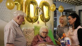 Paní Božena Bělunková z Krnova oslavila 100. narozeniny.