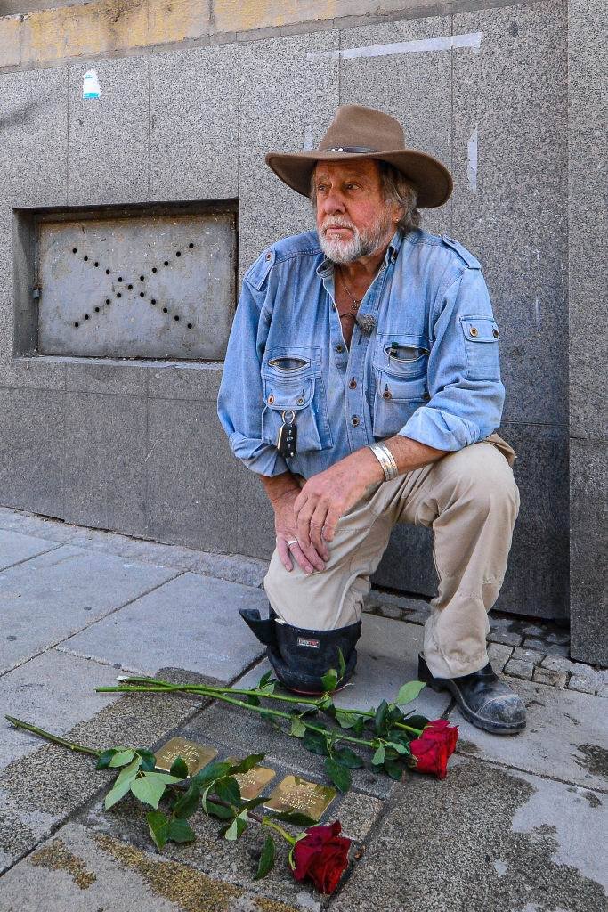 Stolpersteine v Plzni. Kameny zmizelých připomínají památku obětí židovských transportů nainstaloval autor a zakladatel projektu Gunter Demnig.