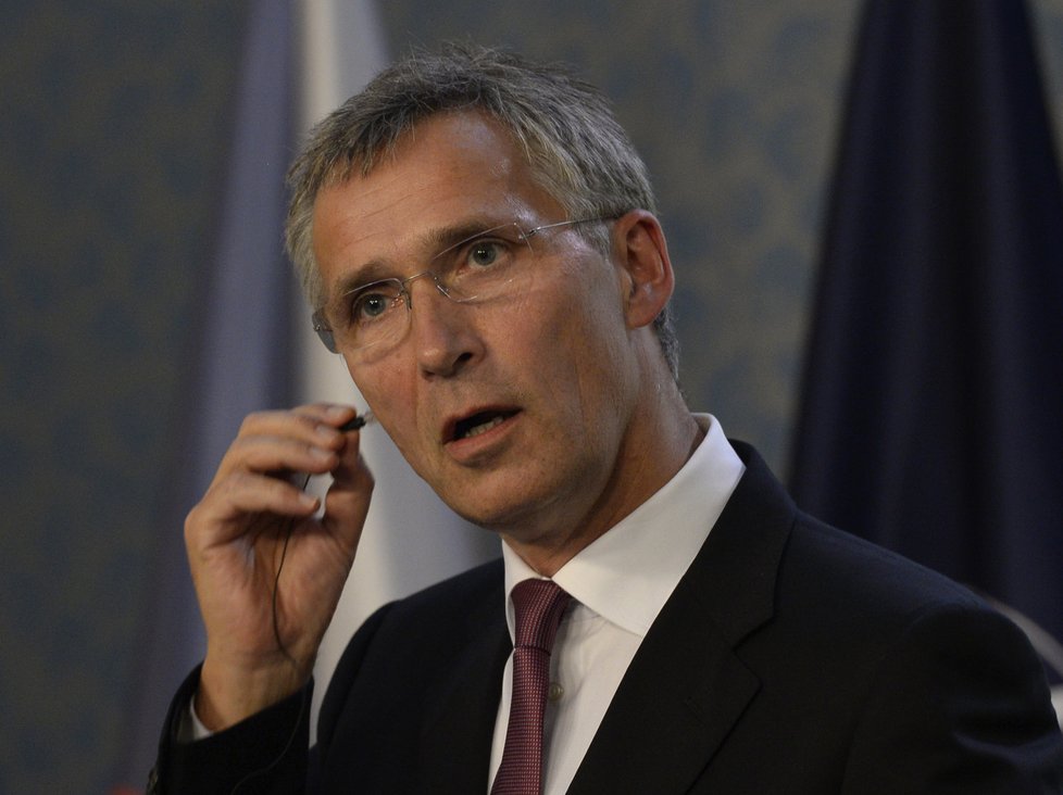 Generální tajemník NATO Jens Stoltenberg na tiskové konferenci v Praze