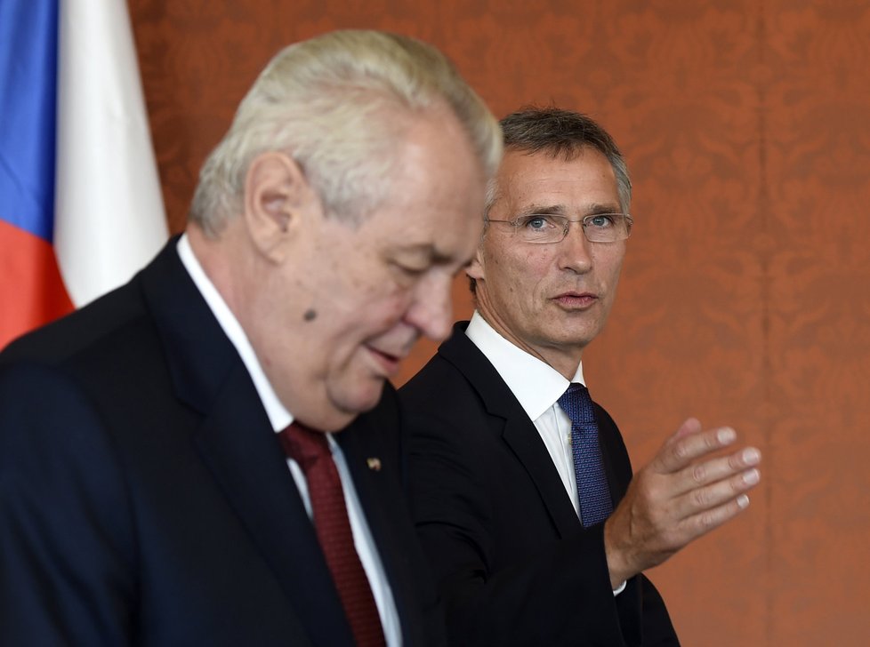 Stoltenberg loni navštívil Prahu.