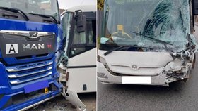 Autobus dostal smyk při brzdění a v protisměru se čelně srazil s protijedoucím nákladním autem.