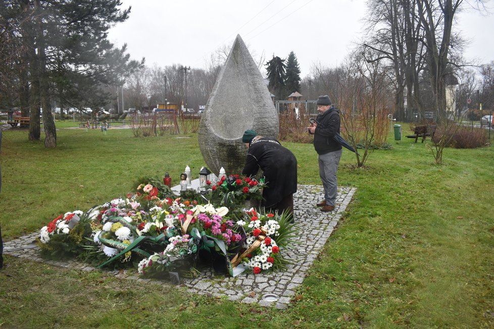 Rodiče jedné z obětí tragédie uctili památku svého syna, pocházel z Polska.