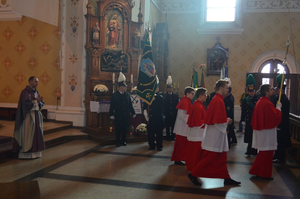 S předstihem tří týdnů uctili ve stonavském kostele třináct obětí loňského důlního neštěstí v Dole ČSM