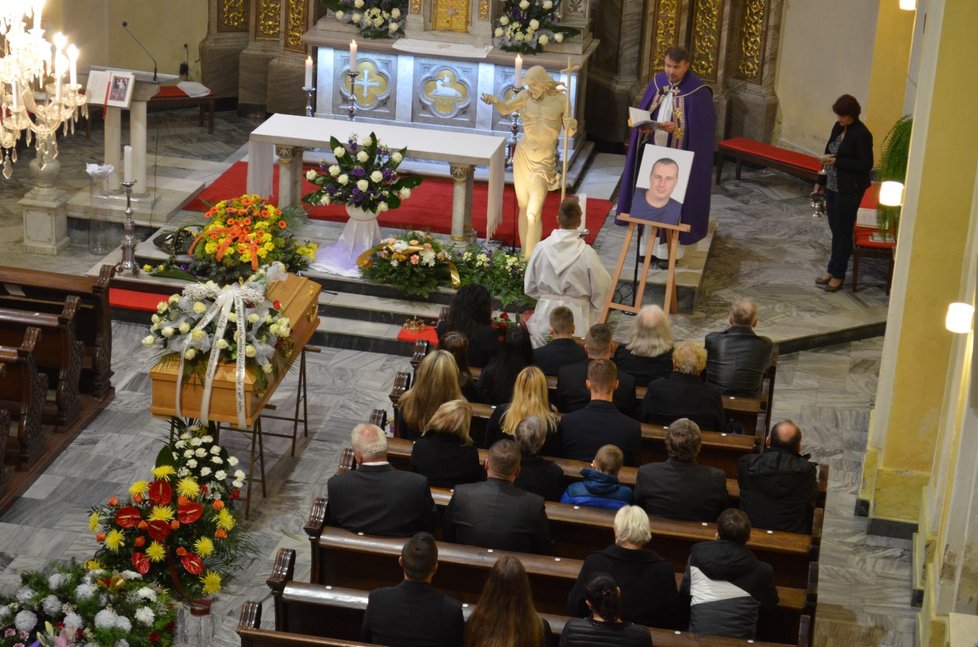 Pohřeb měl Martin v kostele v Dolní Lutyni až v květnu, kdy z dolu vynesli jeho tělo.
