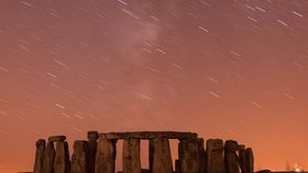 Slavný Stonehenge leží na Salisburské pláni v Jižní Anglii