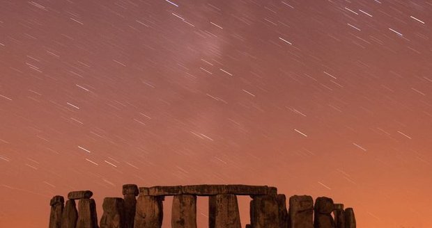 Slavný Stonehenge leží na Salisburské pláni v Jižní Anglii