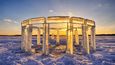 Ledové Stonehenge neboli ICELENGE  na jezeře Rock Lake