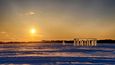 Ledové Stonehenge neboli ICELENGE  na jezeře Rock Lake