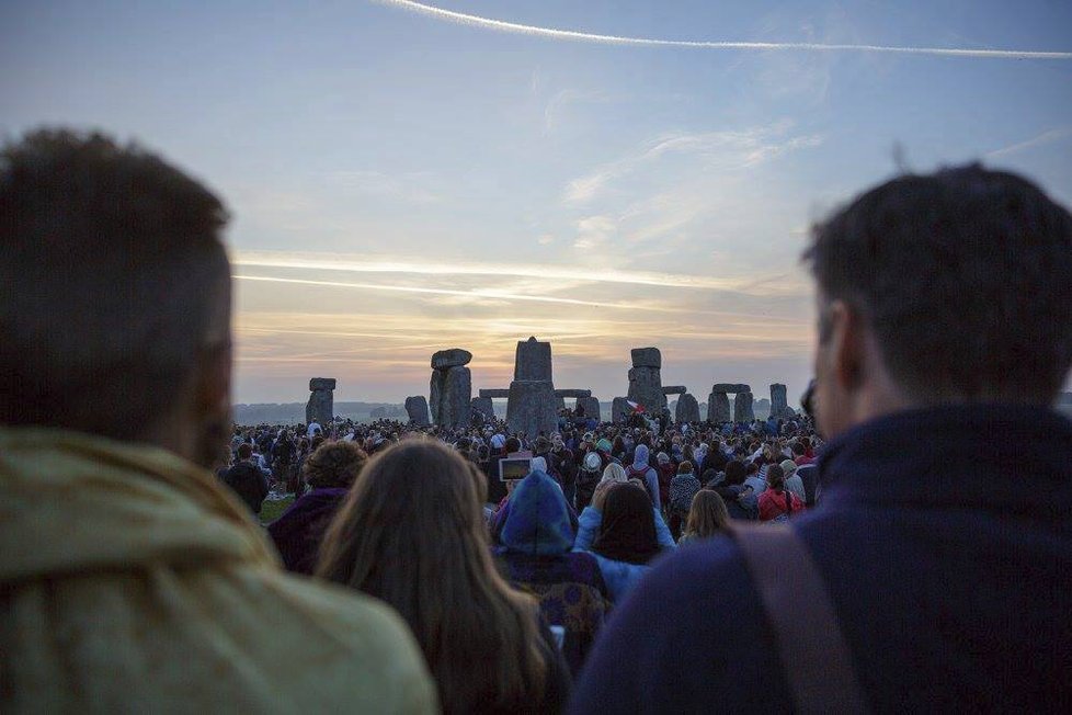 Slunovrat u anglického Stonehenge