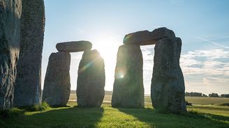 Určité části Stonehenge se na svém současném místě nejspíš nacházely dávno před příchodem lidí