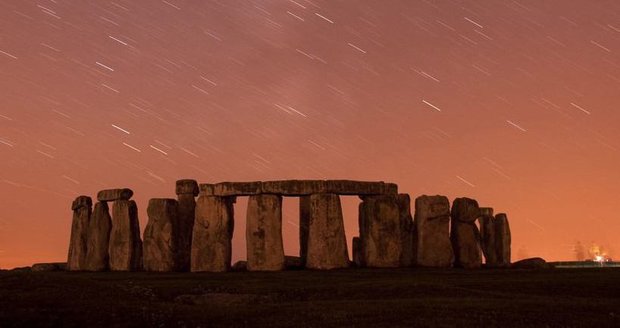 Slavný Stonehenge leží na Salisburské pláni v Jižní Anglii