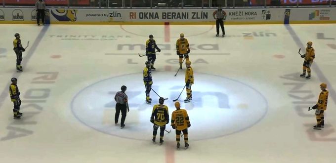 Baráž bude dál! Hokejové šéfy výzva aktivistů nepřesvědčila. Ve Zlíně byl krátký bojkot Baráž bude dál! Hokejové šéfy výzva aktivistů nepřesvědčila. Ve Zlíně byl krátký bojkot