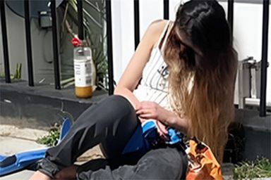 Členka královské rodiny v Londýně: Sjetá na chodníku!
