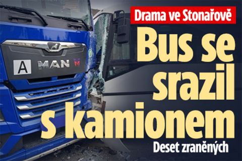 Bus se ve Stonařově srazil s kamionem: Deset zraněných