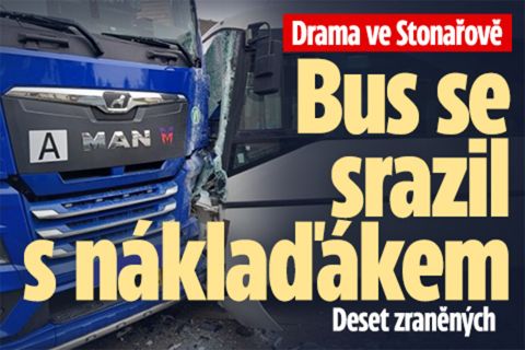 Bus se ve Stonařově srazil s kamionem: Deset zraněných