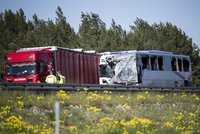 Při vážné nehodě autobusu v Německu se zranilo 52 lidí: Na místo letěly tři vrtulníky