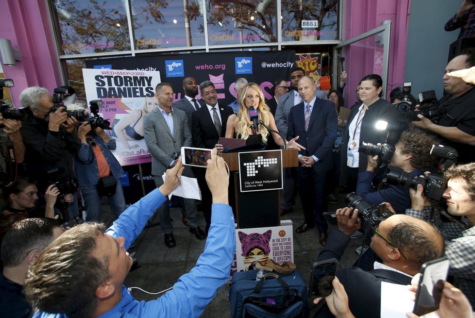 V Hollywoodu oslavovali Den Stormy Daniels. Pornoherečka, která se soudí s prezidentem Donaldem Trumpem, dostala symbolický klíč od města (24. 5. 2018)