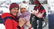 Bývalá mistryně světa ve slalomu Šárka Záhrobská vychovává malou dcerku Emu, které lyže rozhodně nejsou ani nebudou cizí