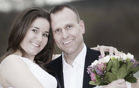 Šárka Záhrobská si Antonína Stracha vzala 9 měsíců poté, co ji v nemocnici požádal o ruku.